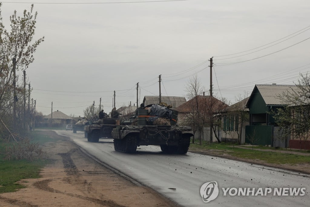 러시아, 돈바스 공격 개시…젤렌스키 "결사 항전"