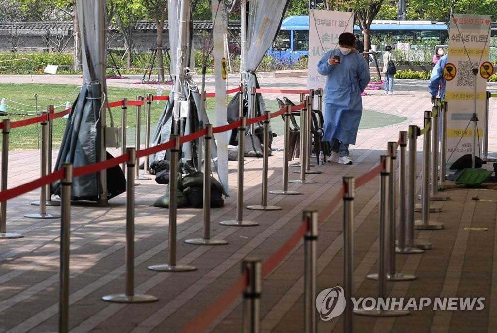 오후 6시까지 전국서 9만3,055명 확진…감소세 '뚜렷'