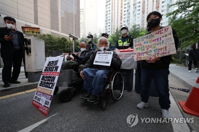 전장연 "지하철 시위 유보"…25일 출근대란 없다