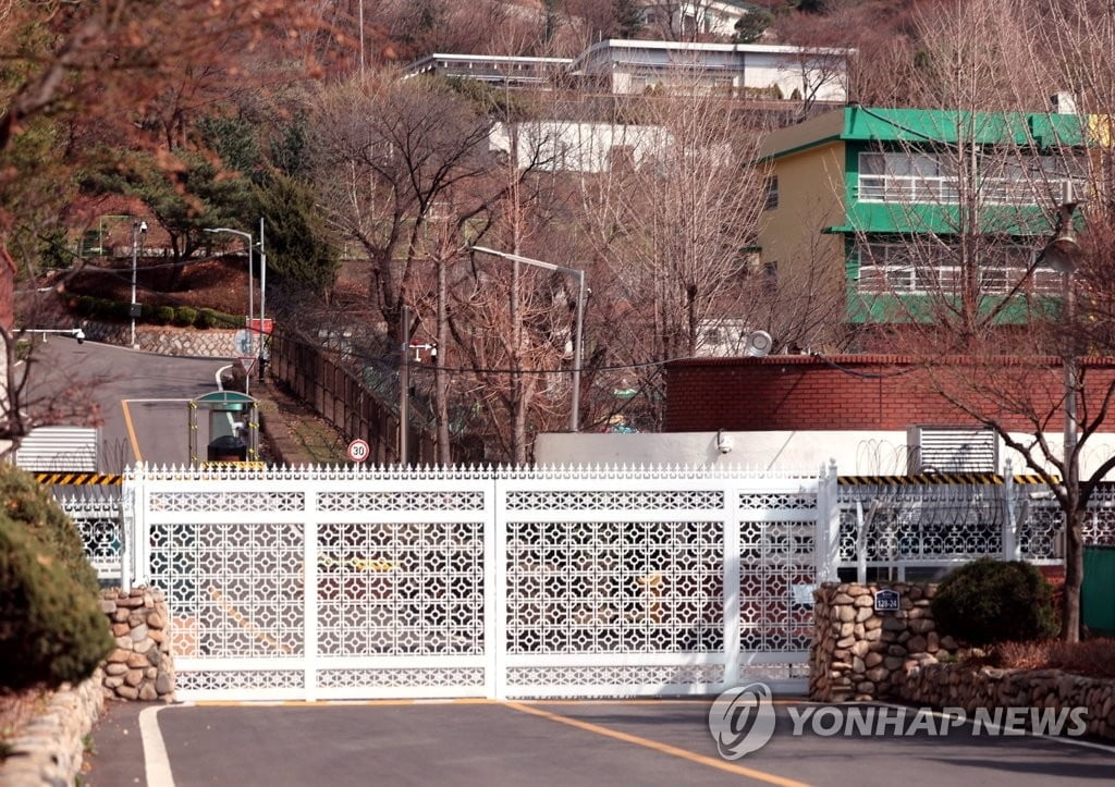 尹 관저, 외교장관 공관 확정…"결정 후 김건희 방문"