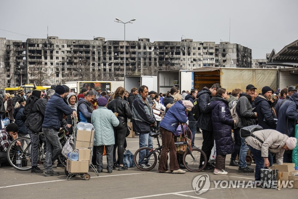 "마리우폴 민간인 2만명 살해…시신 뒤섞여 널려"