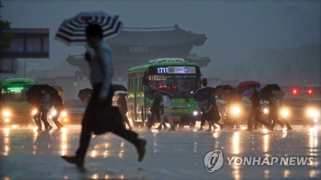 오늘 밤부터 전국에 비…제주·남부 120㎜ '폭우'