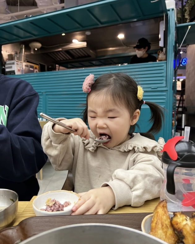 '이다은♥' 윤남기, 딸과 함께 쇼핑몰 데이트 "전 정말 복 받았어요!" [TEN★]