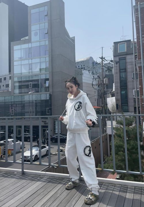 '소식좌' 산다라박, 출근길 OOTD…오늘은 얼마나 먹었을까 [TEN★]