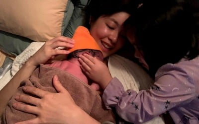 '치과의사♥' 이윤지, 둘째 출산 날 사진 공개…첫째 딸도 함께한 순간 추억 [TEN★]