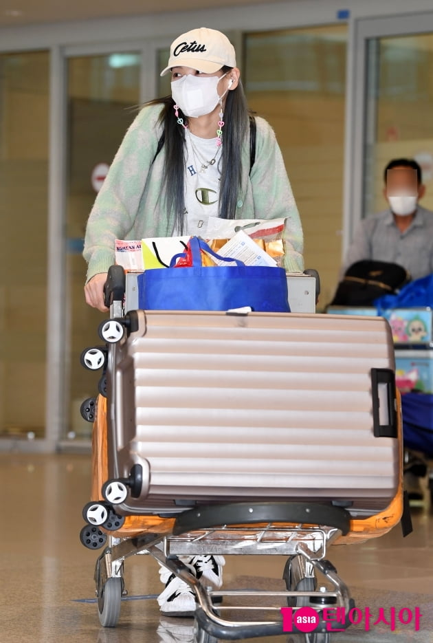 [TEN 포토] 김지향 '공항에서 돋보이는 미모'