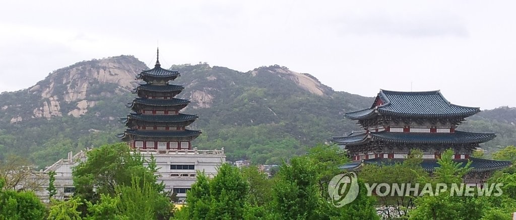 경복궁 국립민속박물관 가로등 불…소방관 수십명 출동 소동