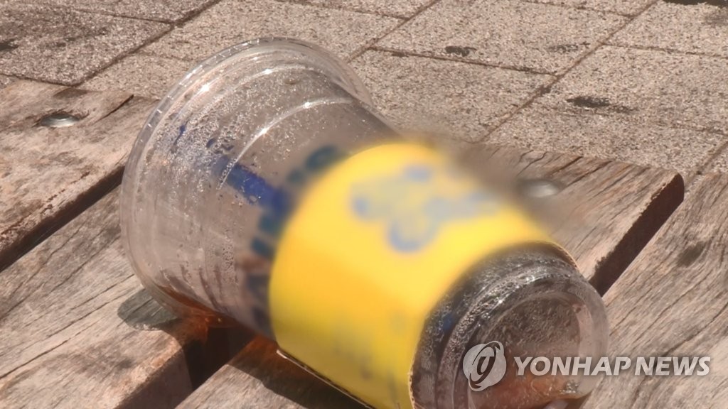 커피 살때 일회용컵 보증금 300원…제도 시행 두달앞 업계 '울상'