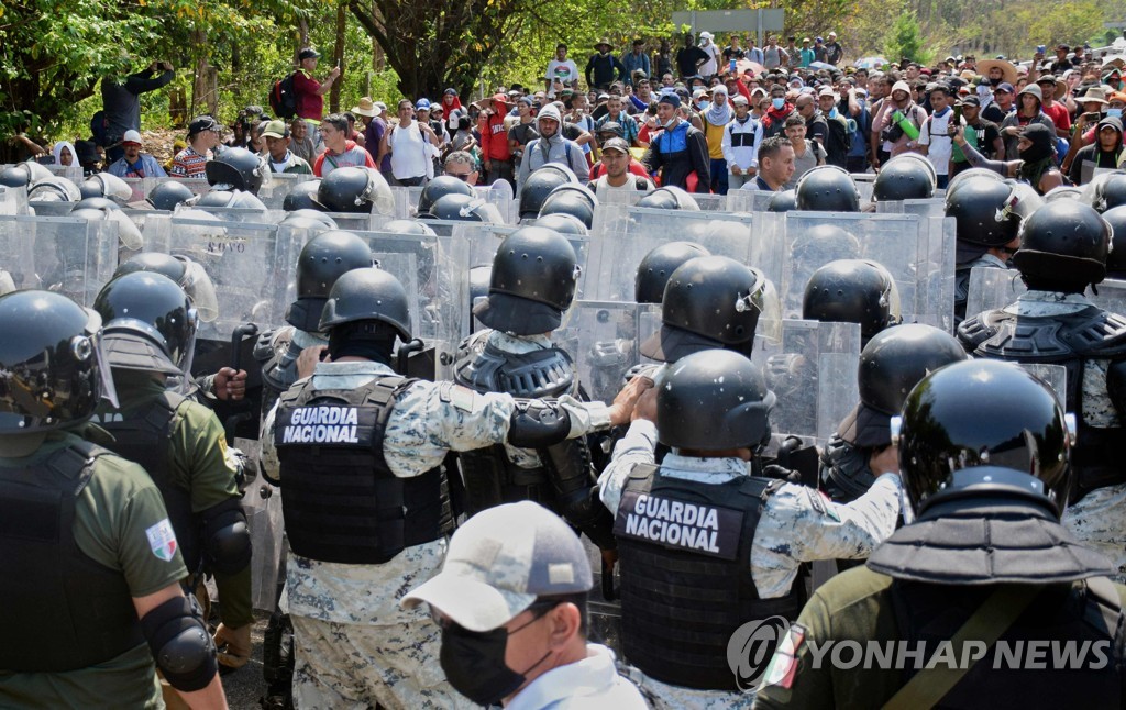 美 '코로나 차단 명분 이민자 추방' 5월 종료…캐러밴 북상 늘듯