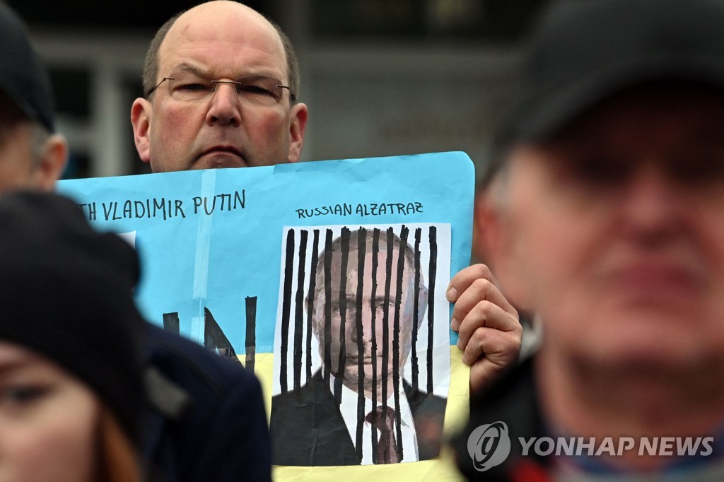 [우크라 침공] 감시사회 된 러시아…학생이 교사 신고