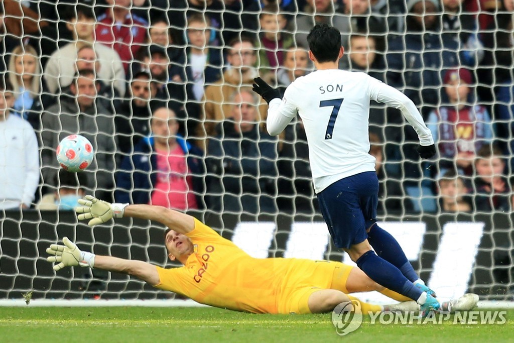 손흥민, EPL 2번째 해트트릭 폭발…17골로 득점 1위 3골 차 추격