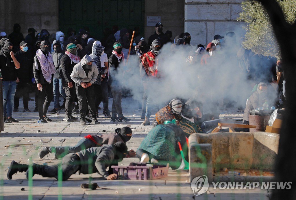 팔레스타인·이스라엘, 예루살렘 성지서 충돌…"100여명 다쳐"