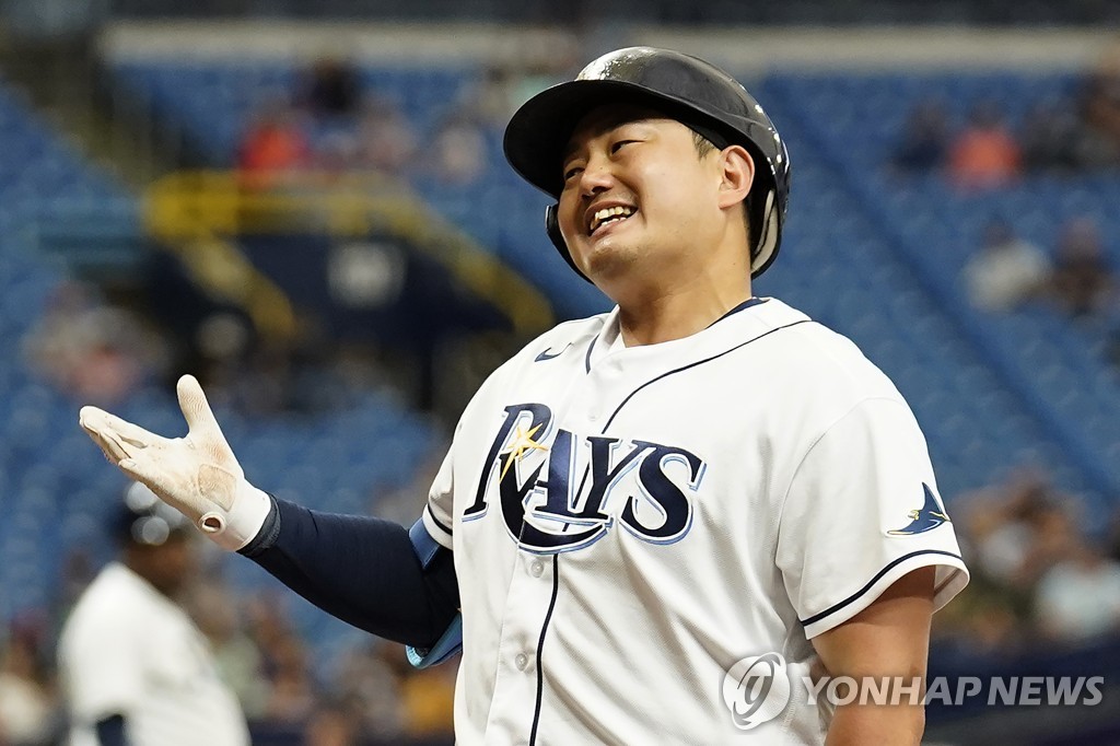 MLB 탬파베이 최지만, 시즌 첫 안타 치고 멀티 출루