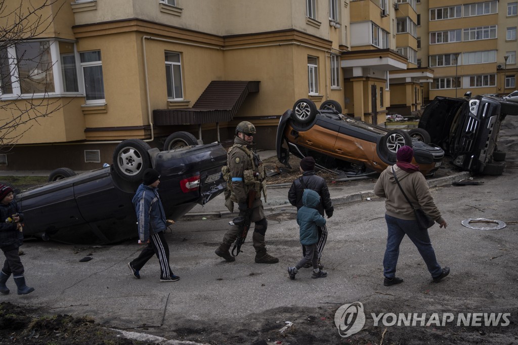 [우크라 침공] 피신하다 러시아군 총격에 죽거나 다친 아이들