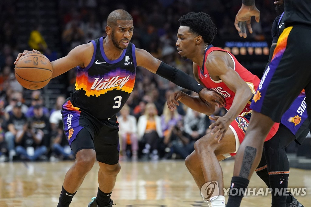 NBA 피닉스, PO 첫판 승리…우승이 궁금한 폴 4쿼터 19점 폭발