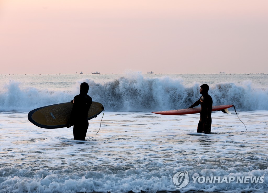 동해시, 망상해변 서핑비치 조성…5월부터 운영