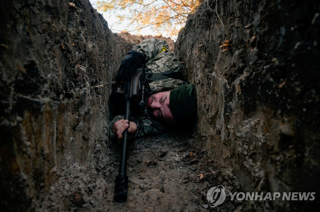 [우크라 침공] 나토 무기지원 강화…장기전 대비하나