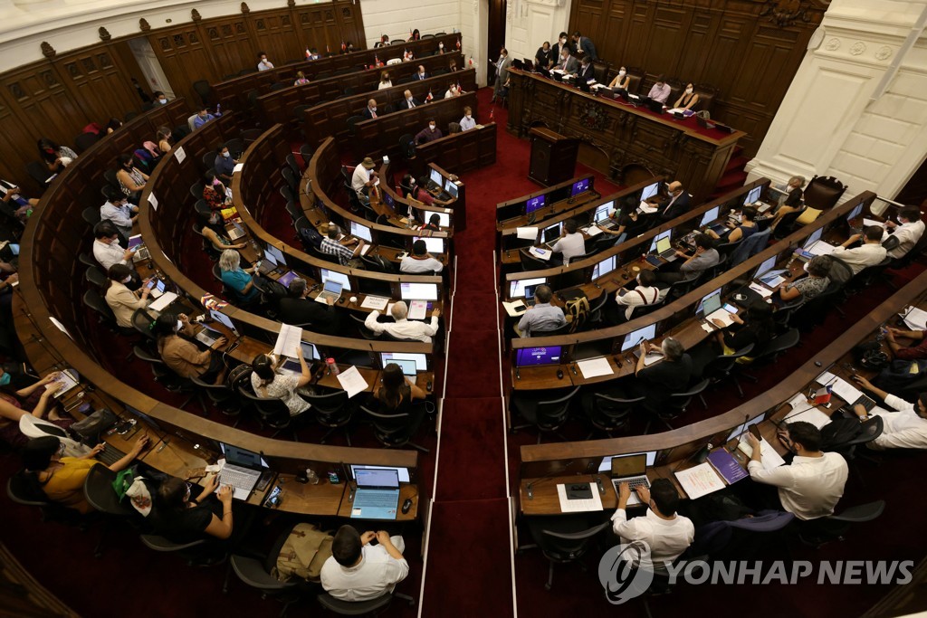 칠레 새 헌법 초안에 반대 여론 우세…국민투표 통과 불투명