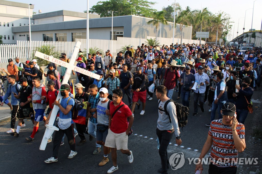 美 '코로나 차단 명분 이민자 추방' 5월 종료…캐러밴 북상 늘듯