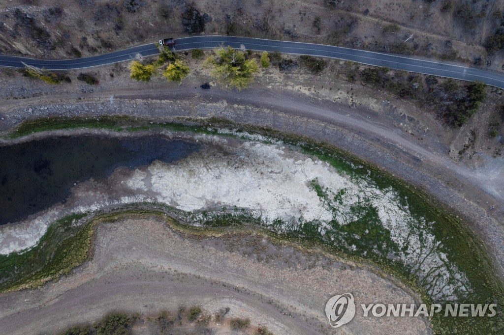 13년째 가뭄에 강물 마르는 칠레…수도권 물 배급계획 마련