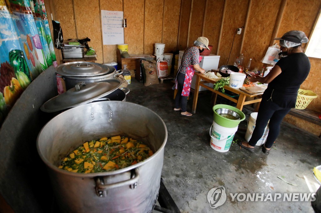 '고물가로 사회 불안' 페루, 빵·달걀 등 필수 식료품 면세