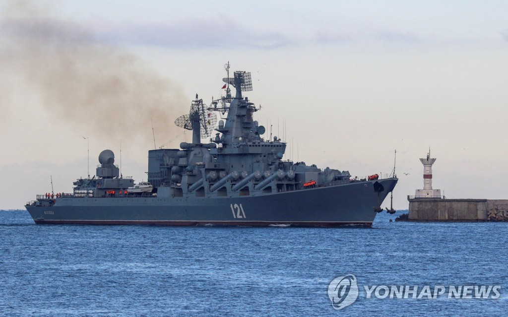 [우크라 침공] 러 흑해함대 기함 폭발…우크라 "미사일로 격침"(종합)