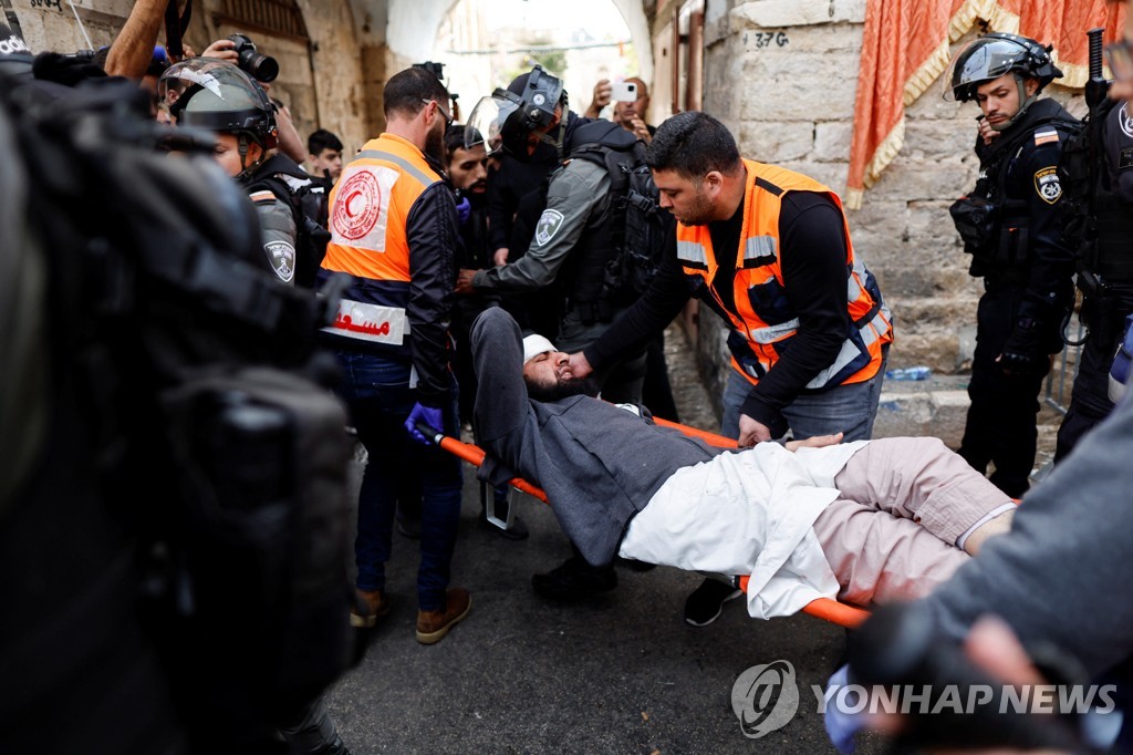 이스라엘 경찰, '성지' 알아크사 사원 진입…무슬림과 충돌