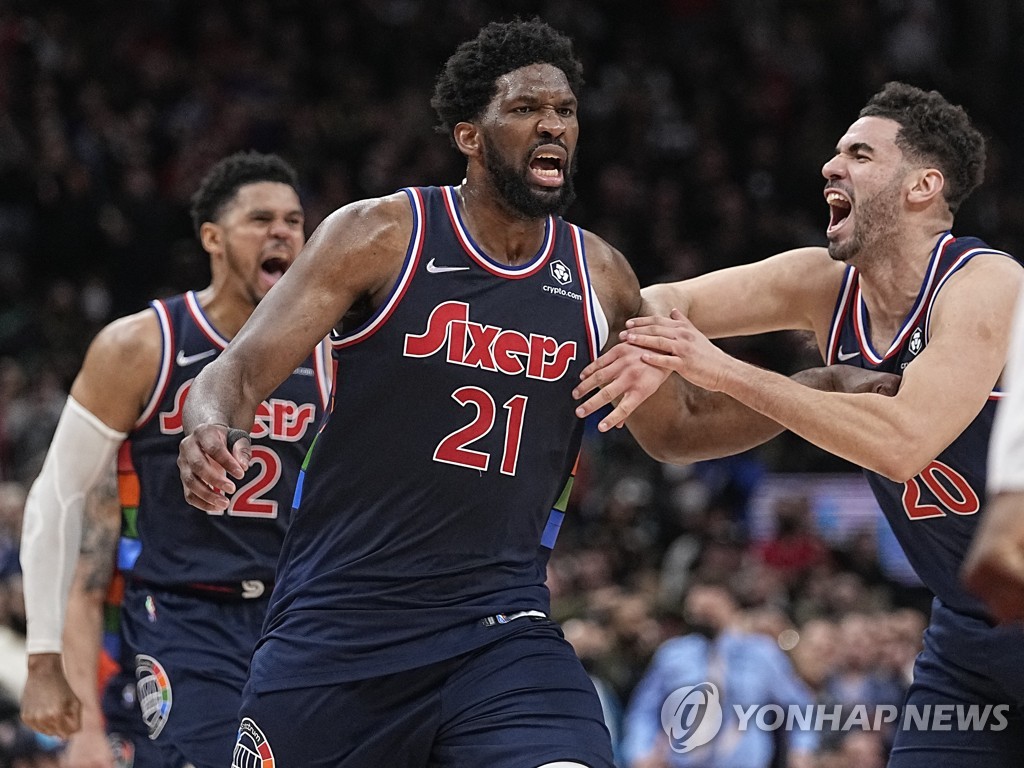 득점왕 엠비드의 연장 결승 3점포…NBA 필라델피아, PO 3연승