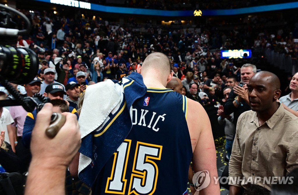 NBA 덴버, 골든스테이트에 반격의 1승…요키치 37점