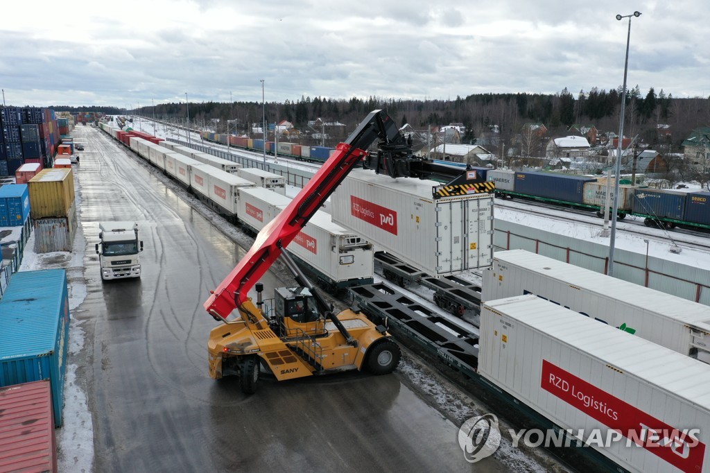 "우크라 전쟁에 중국 선전발 러시아행 화물 30% 감소"