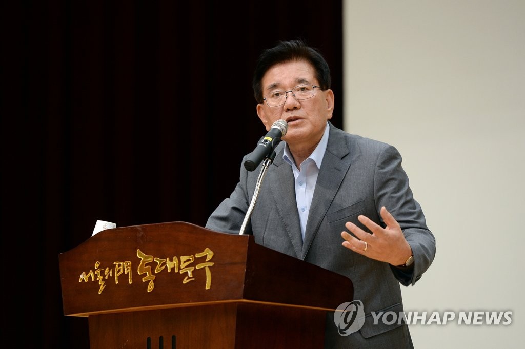 경찰, 동대문구청장 출금…금품수수·공금유용 의혹 수사 가속