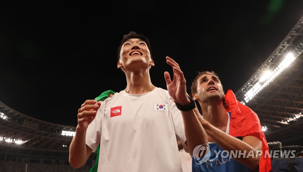 '실내 세계챔피언' 우상혁, 실외경기도 2022시즌 세계 공동 1위