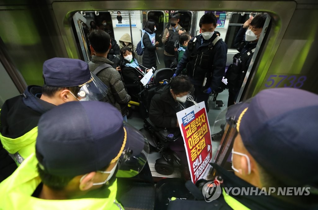 오세훈 "1역사 1동선에 노력…'장애인 시내버스 무료'도 추진"