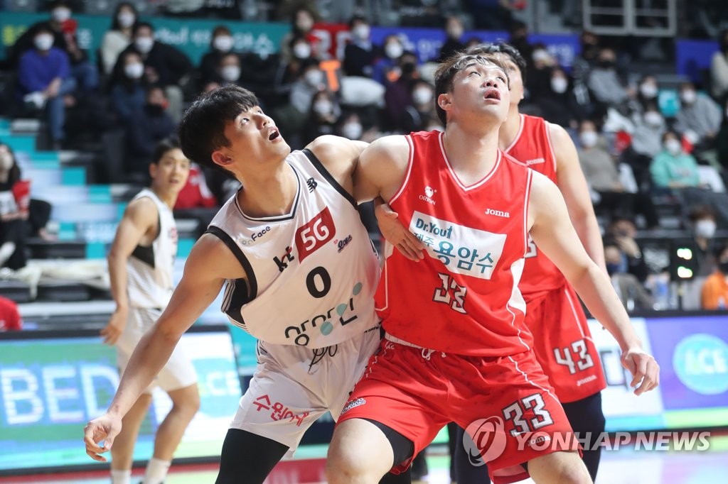 라건아 최다 리바운더 등극·신인 맹활약…'봄 농구' 향하는 KBL