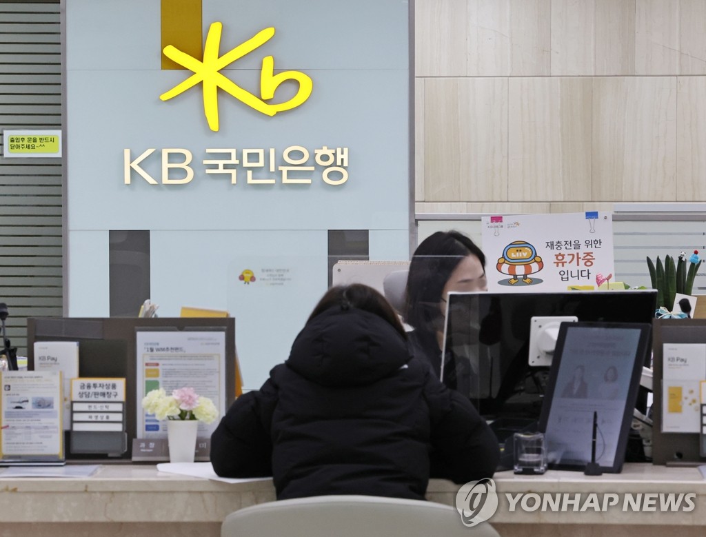 기준금리 인상에 KB·신한, 예적금 금리 최대 0.4%p↑(종합)