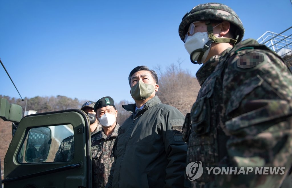 국방장관 "北미사일 징후시 정밀타격 태세갖춰"…대북 공개경고(종합)