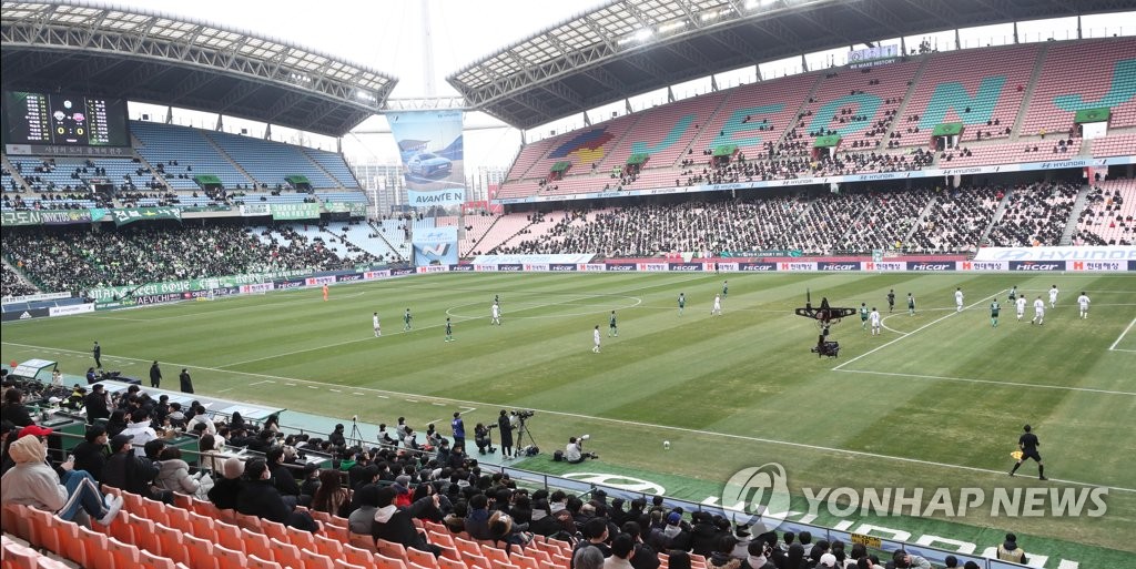 오늘부터 모든 야구장서 육성 응원 허용…프로축구는 23일부터