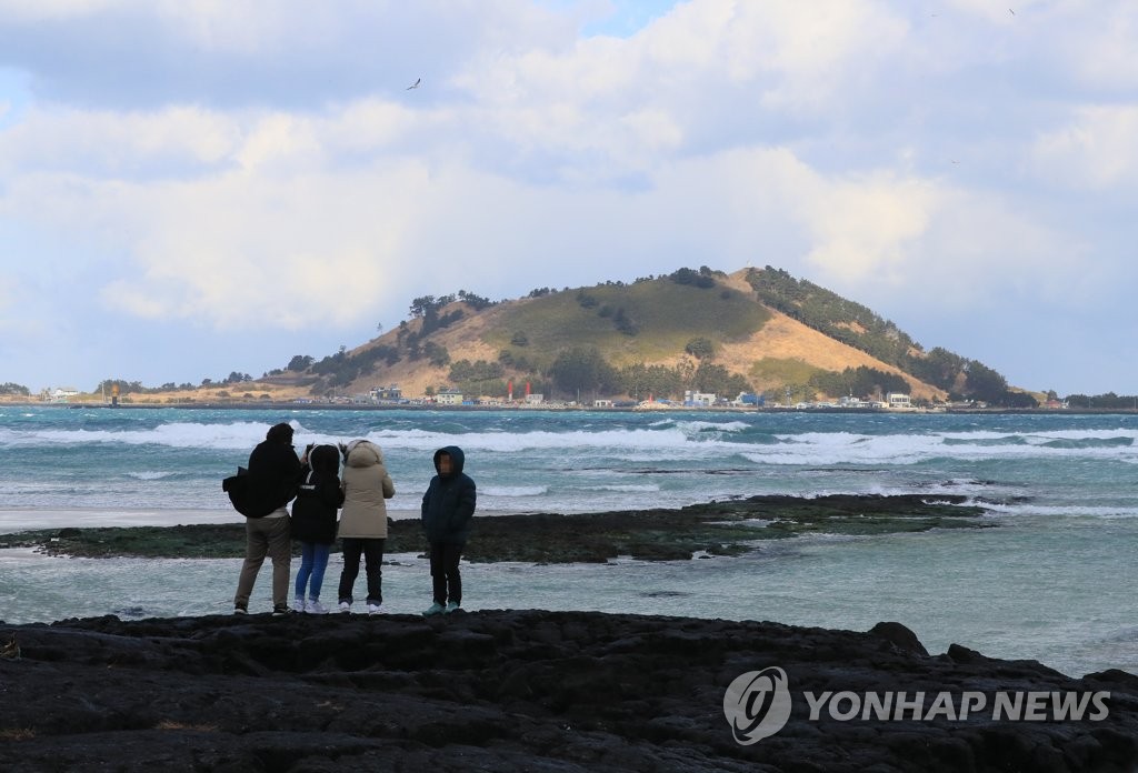 제주에 초속 15m 강한 바람…해상 풍랑특보