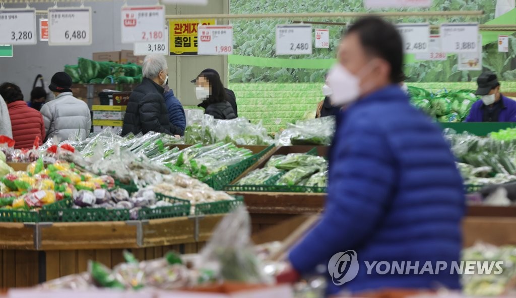 3월 물가 4.1%↑, 10년여만에 최고…석유류 31.2%·외식 6.6%↑(종합)