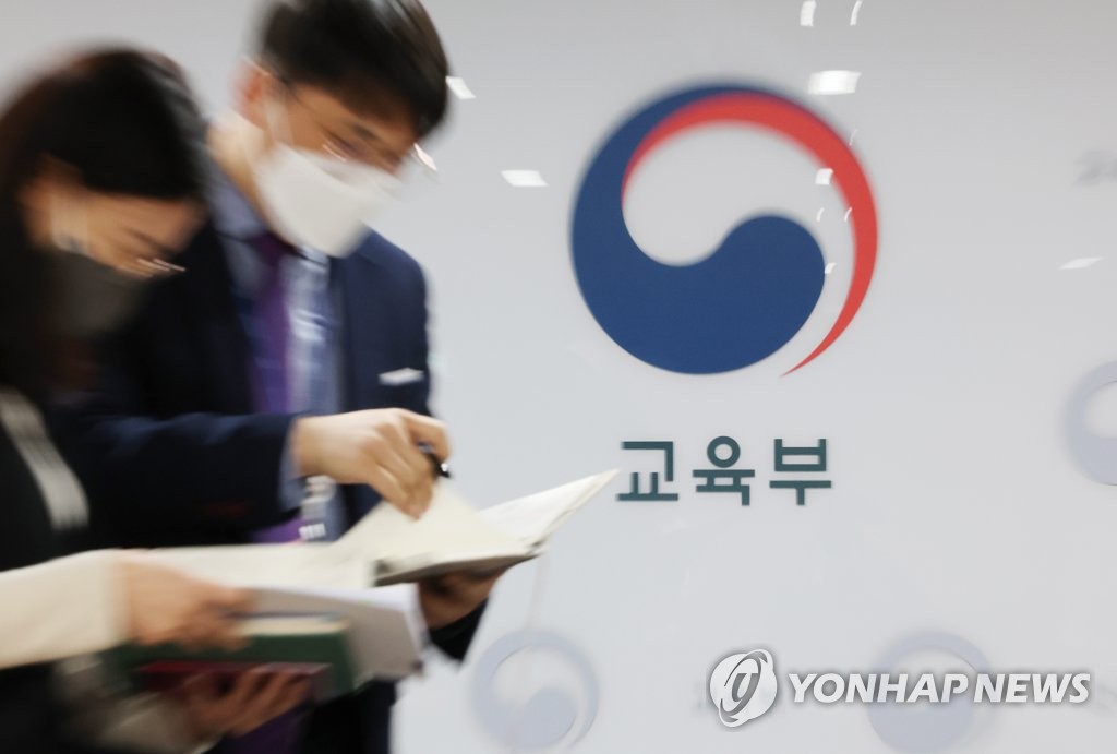 한숨 돌린 교육부·여가부…후속 개편 움직임에 '촉각'