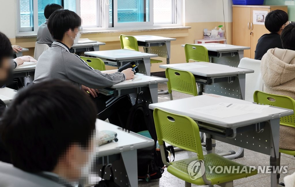 방역당국, 확진학생 '중간고사 응시목적 외출' 허용 시사(종합)