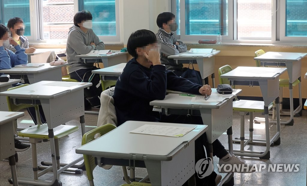 교육부, 확진자 응시제한 재확인…"방역기준 안 바뀌는 한 유지"