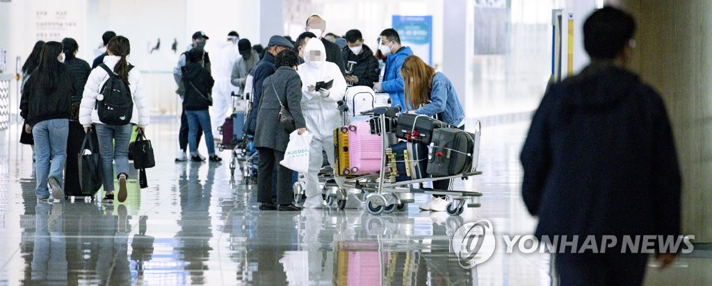 오늘 거리두기 조정안 발표…'10명 모임·자정까지 영업' 유력