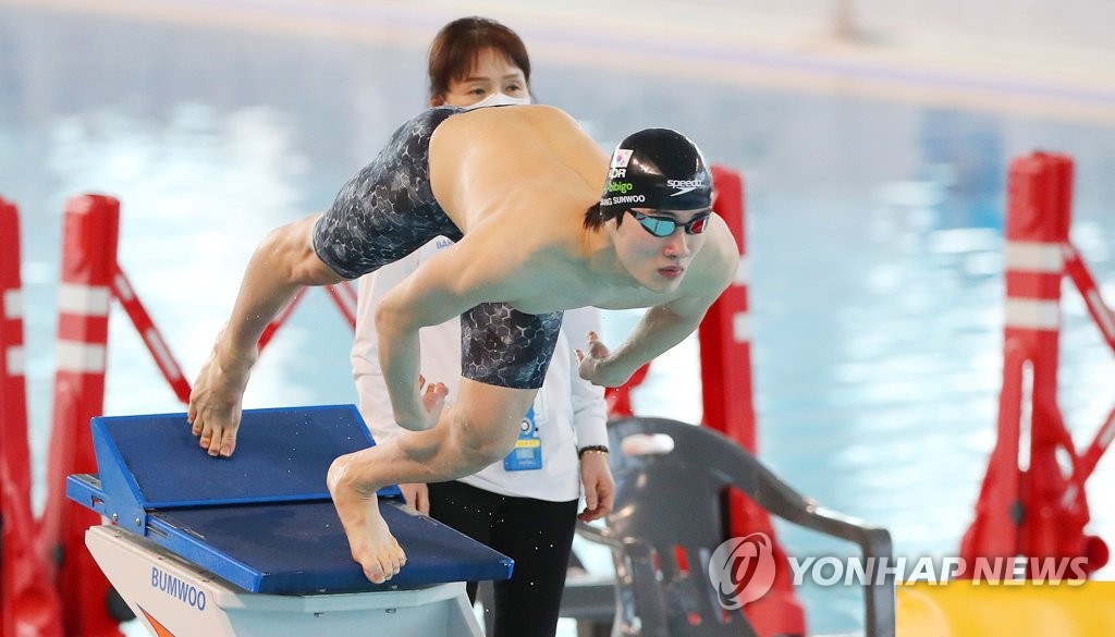 황선우, 보름여만에 출전한 대회서도 자유형 100ｍ 가뿐히 1위