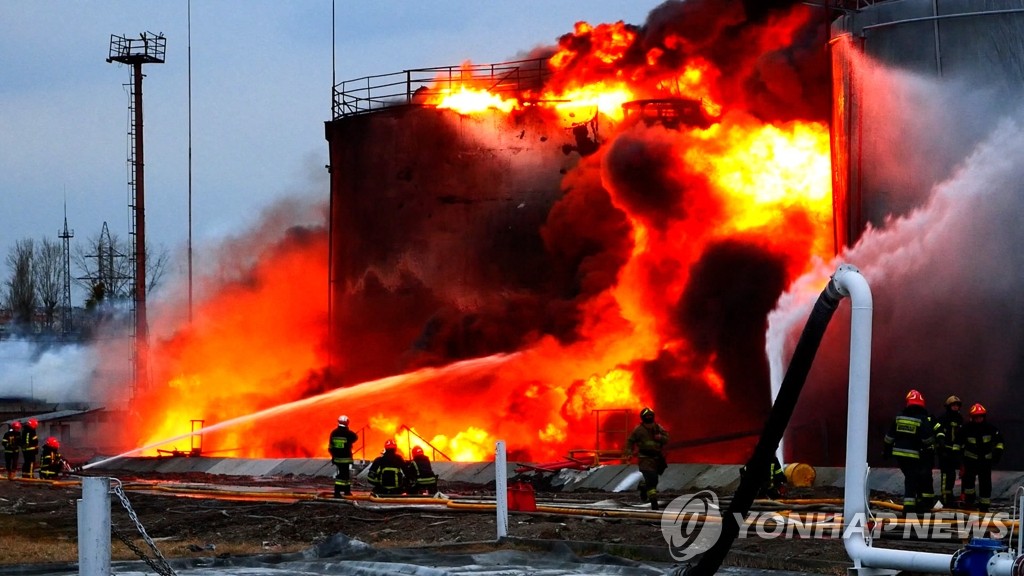 [우크라 침공] "누가 첩자일지 몰라"…르비우를 잠식한 불안