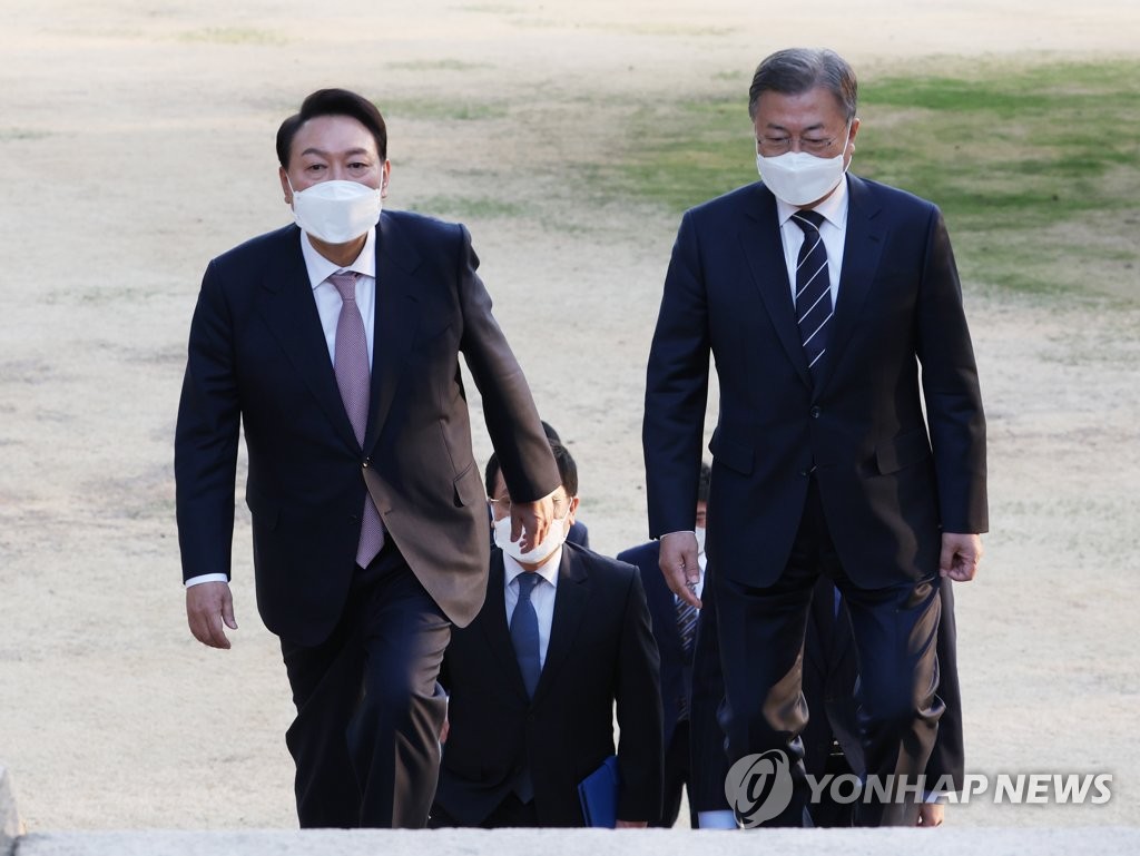 '집무실 이전' 한 고비 넘은 신구권력 갈등…불씨는 여전