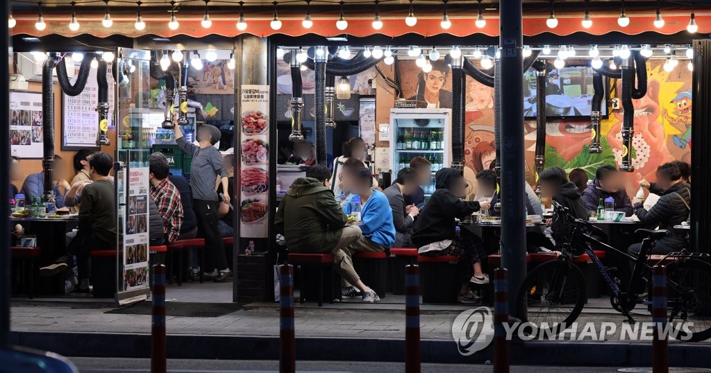 자영업 단체, 거리두기 소폭 완화에 "무의미한 지침 폐지하라"