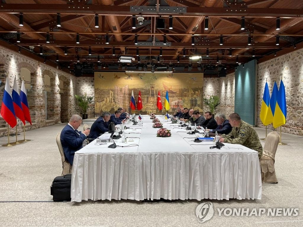 [우크라 침공] "러시아·우크라, 부차 학살 이슈에도 평화협상 지속 용의"