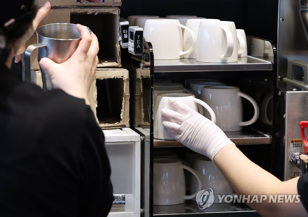 오늘부터 카페·식당 안에서 일회용품 못쓴다…커피는 머그잔에