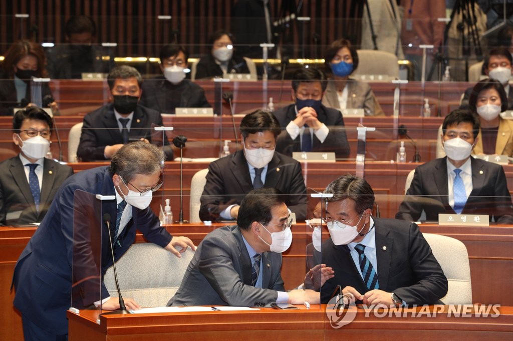 민주 검찰개혁 의총 앞두고 강성 지지자 문자폭탄…블랙리스트도